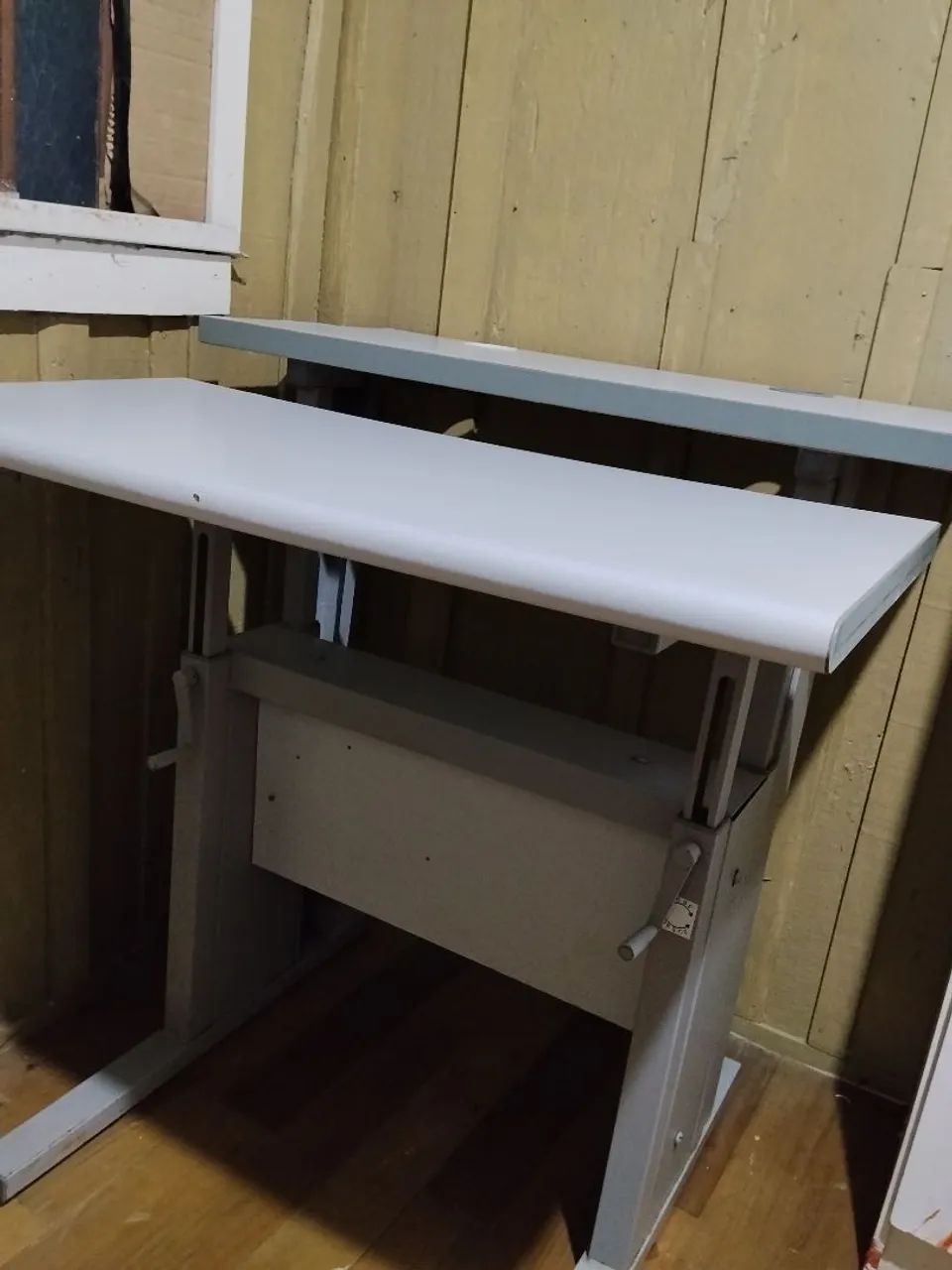 Mesa ergonômica com regulagem 