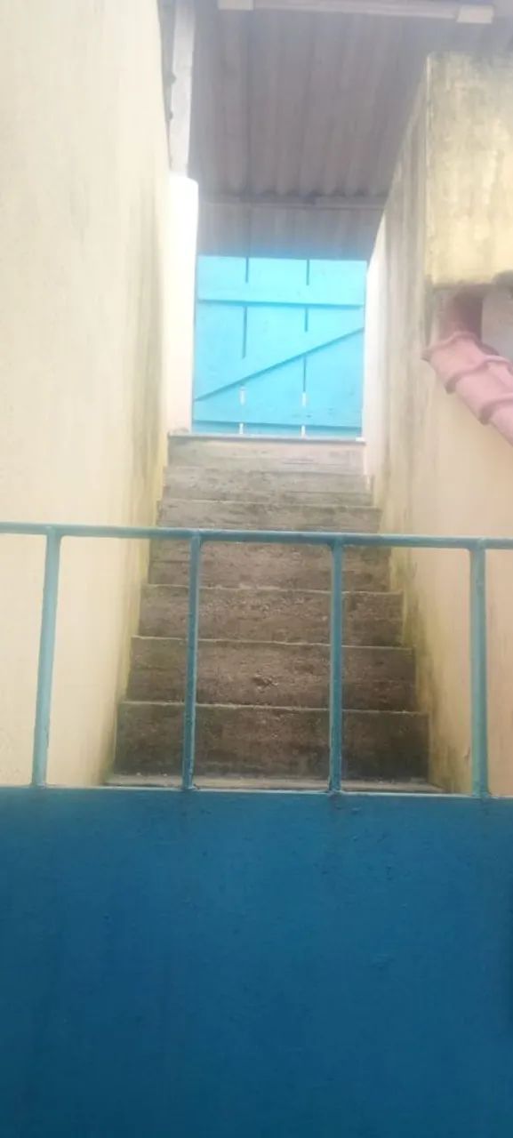 Vendo casa de vila 2°andar. 