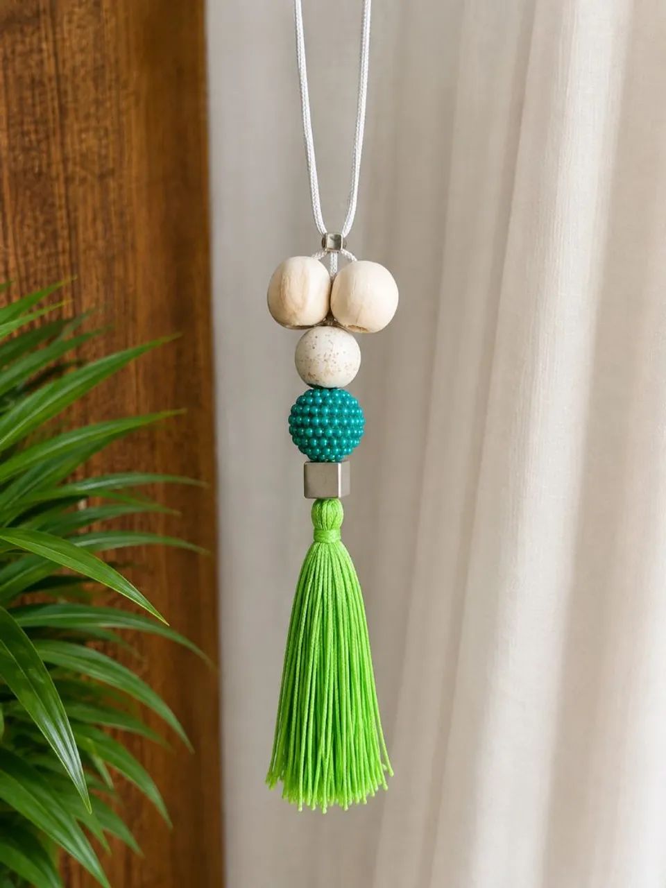 Colar Artesanal Verde com Tassel - Peça Exclusiva