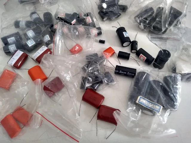 Capacitores ( lote 60 pçs varios modelos ) - Foto 2