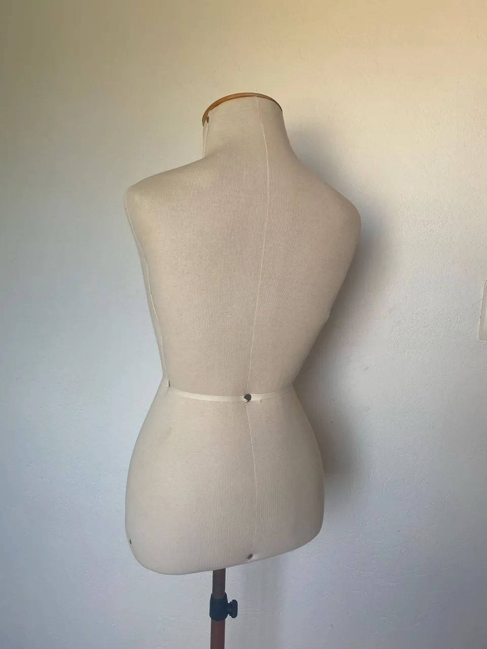Manequim feminino Busto + Pedestal - Foto 4