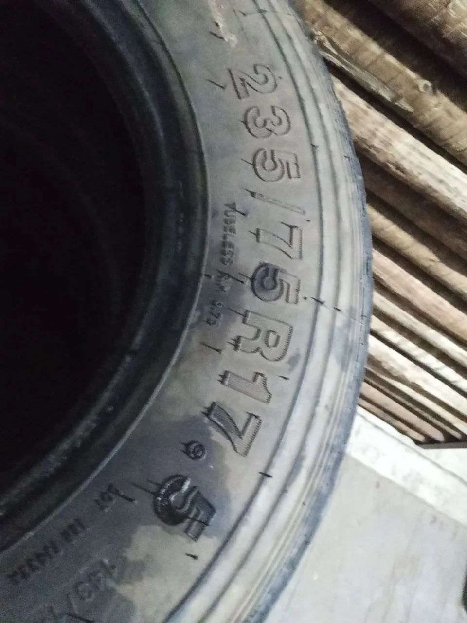 PNEUS DE CAMINHÃO À VENDA 