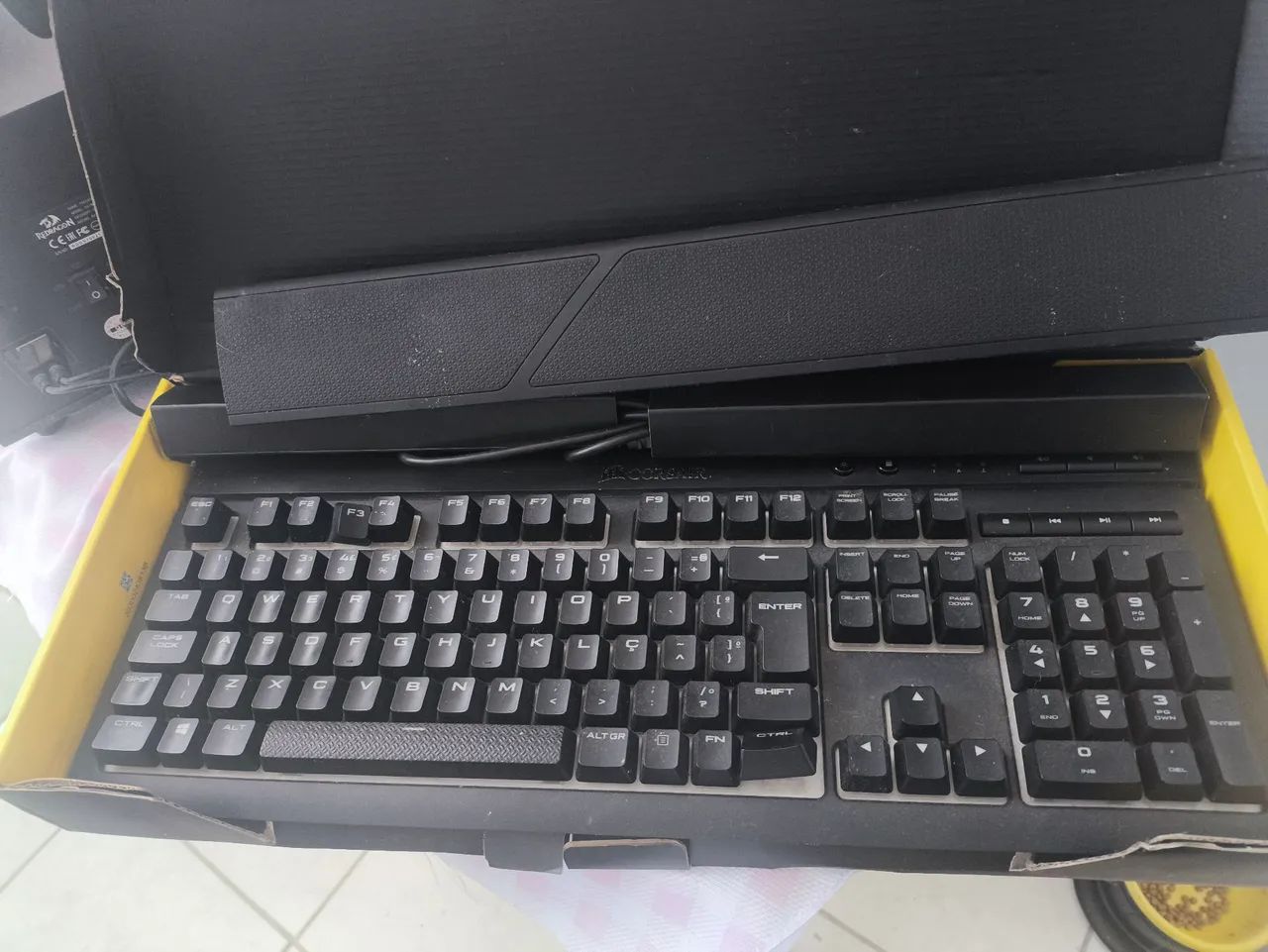 Teclado Corsair k68 /iCue/ com controle de Multimidia  - Foto 3