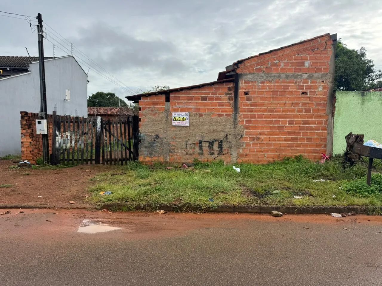 Imóvel com 2 Kitnets + Galpão à Venda - Ótima Oportunidade de Renda