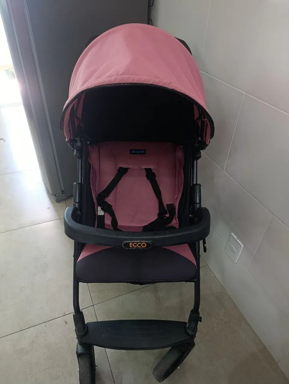Vendo carrinho de bebê e bebê conforto com base  - Foto 2
