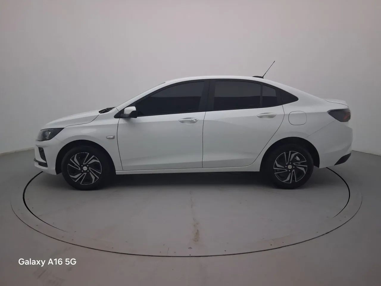 Chevrolet Onix Activ 1.4 8V Flex Aut. 4P, foto 2 de 18