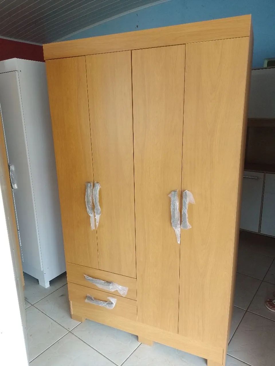 GUARDA ROUPA DE SOLTEIRO 4 PORTAS E 2 GAVETAS NOVOS NA CAIXA 