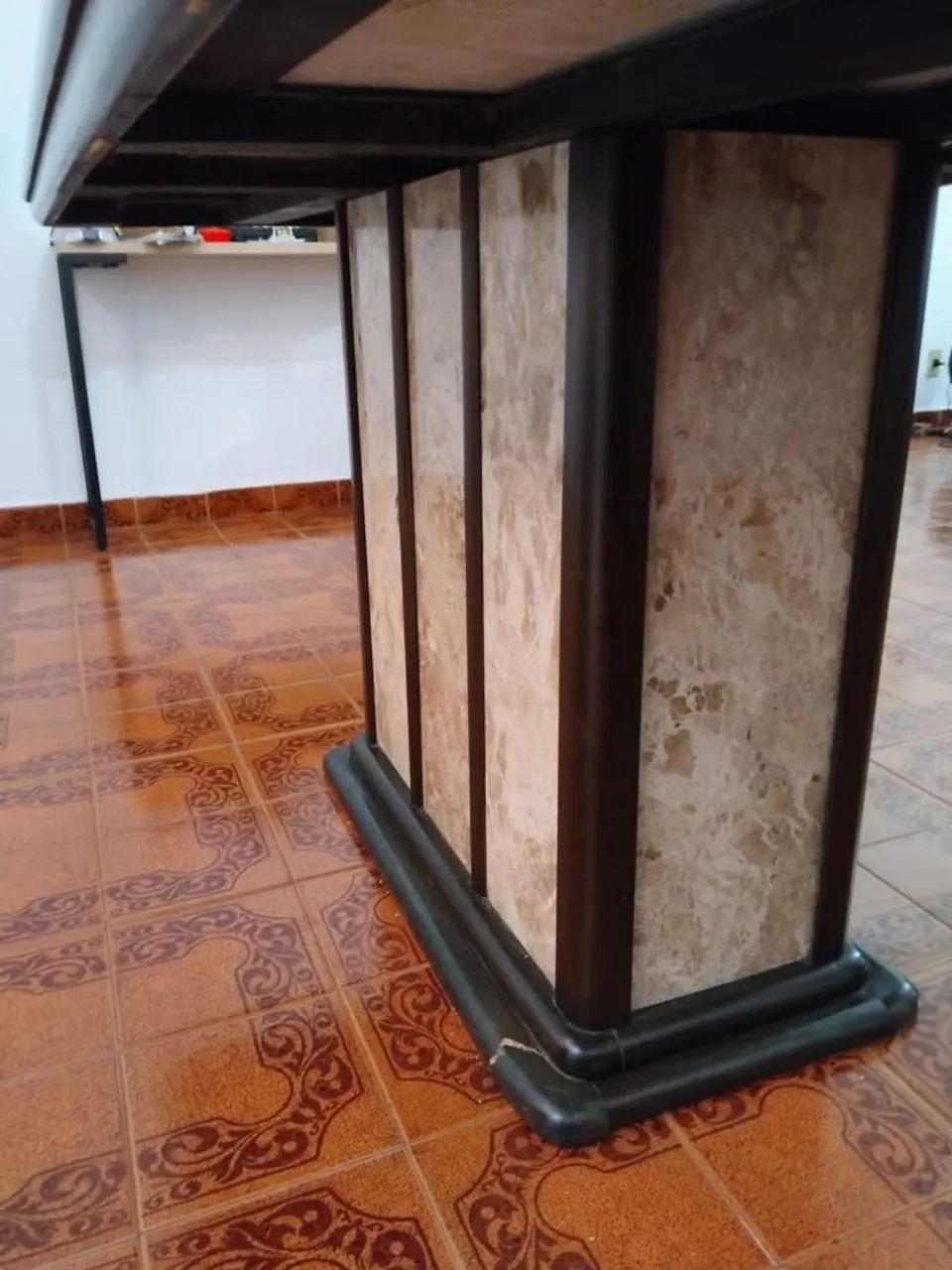 Mesa com Cadeiras em Madeira Maciça e Mármore - Foto 2