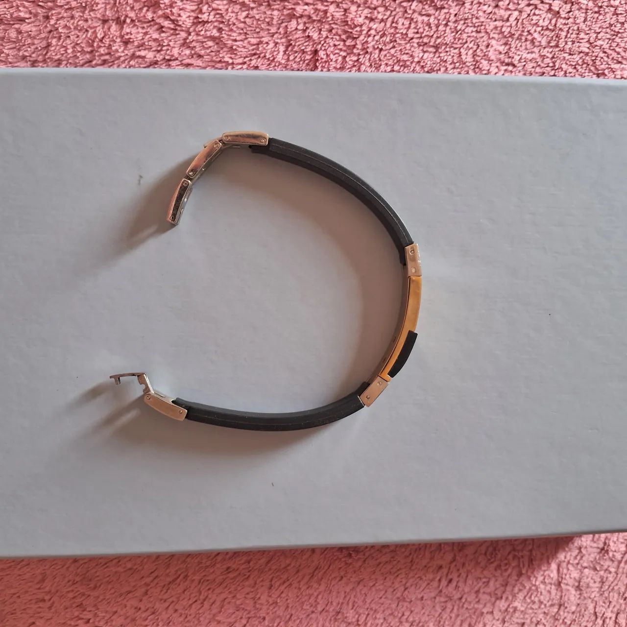 Pulseira em silicone com aço duas cores e Anel de Aço com Zircônias Brancas - Foto 2
