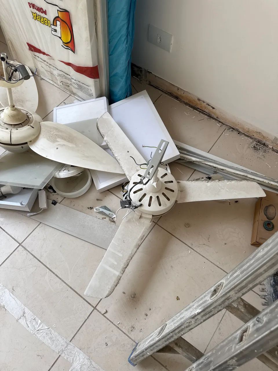 Vendo dois ventiladores funcionando perfeitamente  - Foto 2