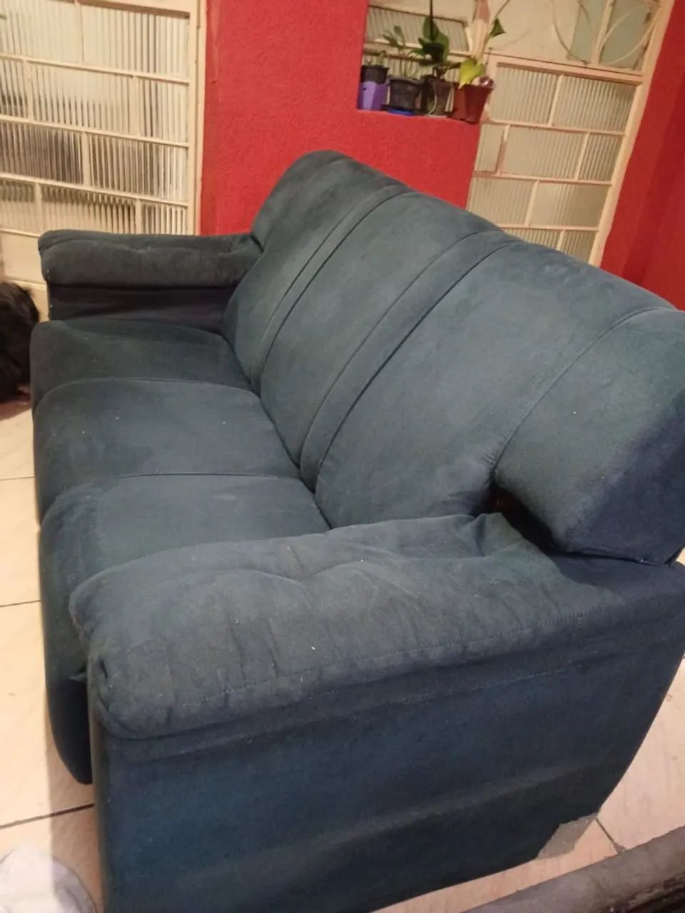 Sofá 3 Lugares Suede Verde - R$400 - Foto 2
