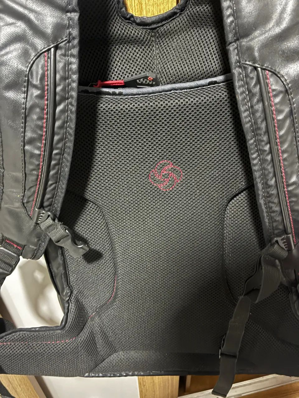Mochila Samsonite Preta confortável usada - Foto 5