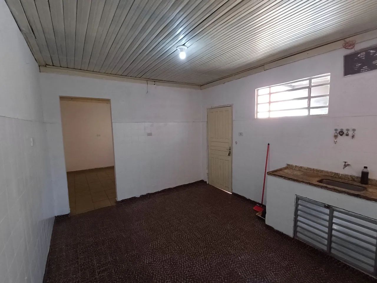 Casa com ótima localização  - Foto 5