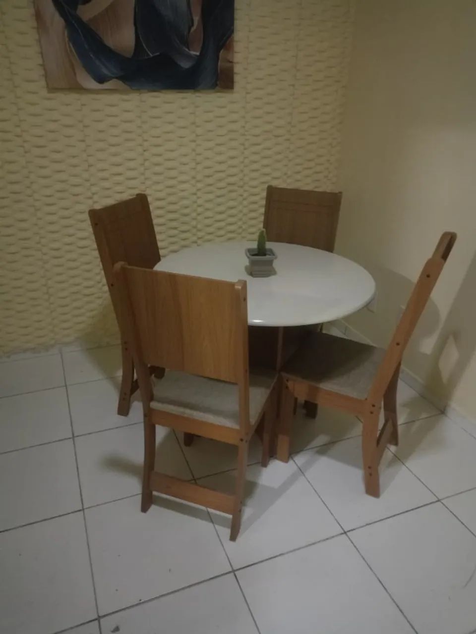 mesa com 4 cadeiras semi novas