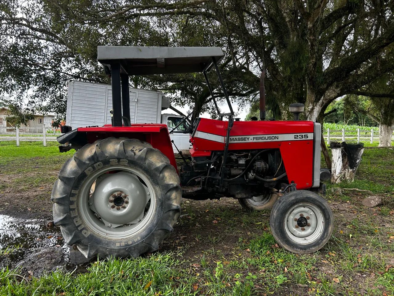 Trator Massey - Ferguson 235