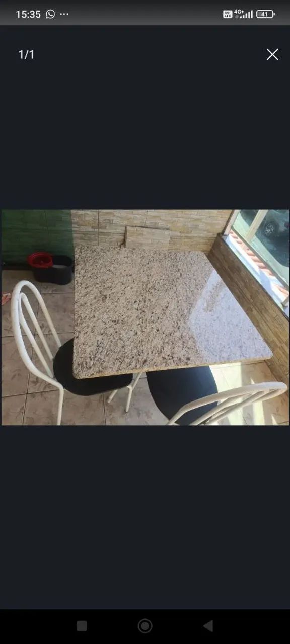 Mesa com cadeira 