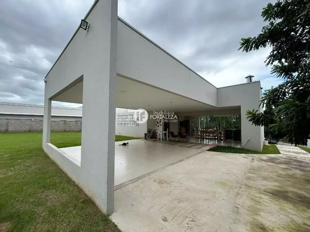 SEGURANÇA E ESPAÇO: SEU NOVO LAR ESPERA NA CHARMosa CHÁCARA IPÊ! - Foto 2