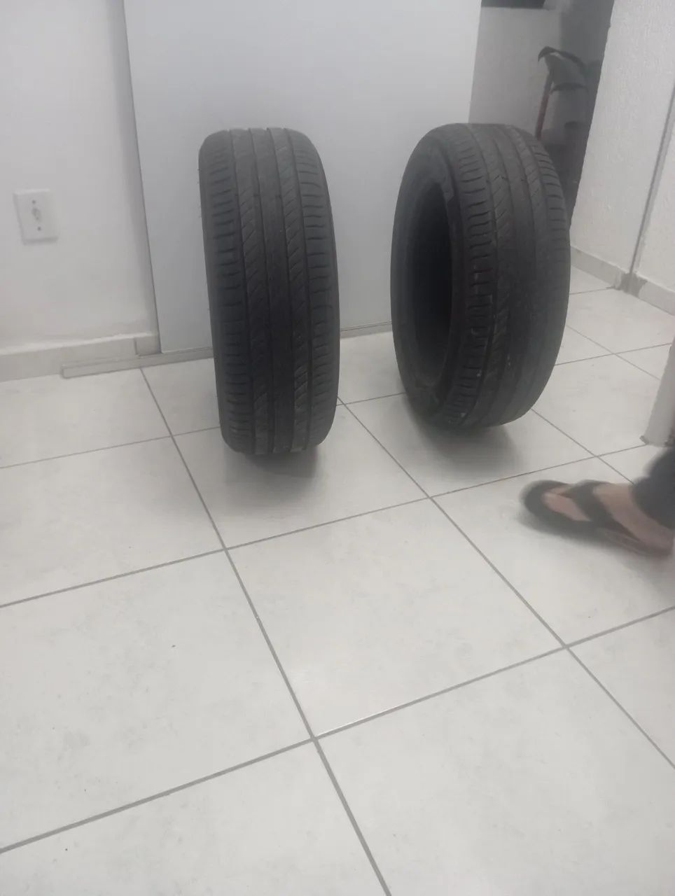 Vendo pneu aro 17 michelan - Foto 3