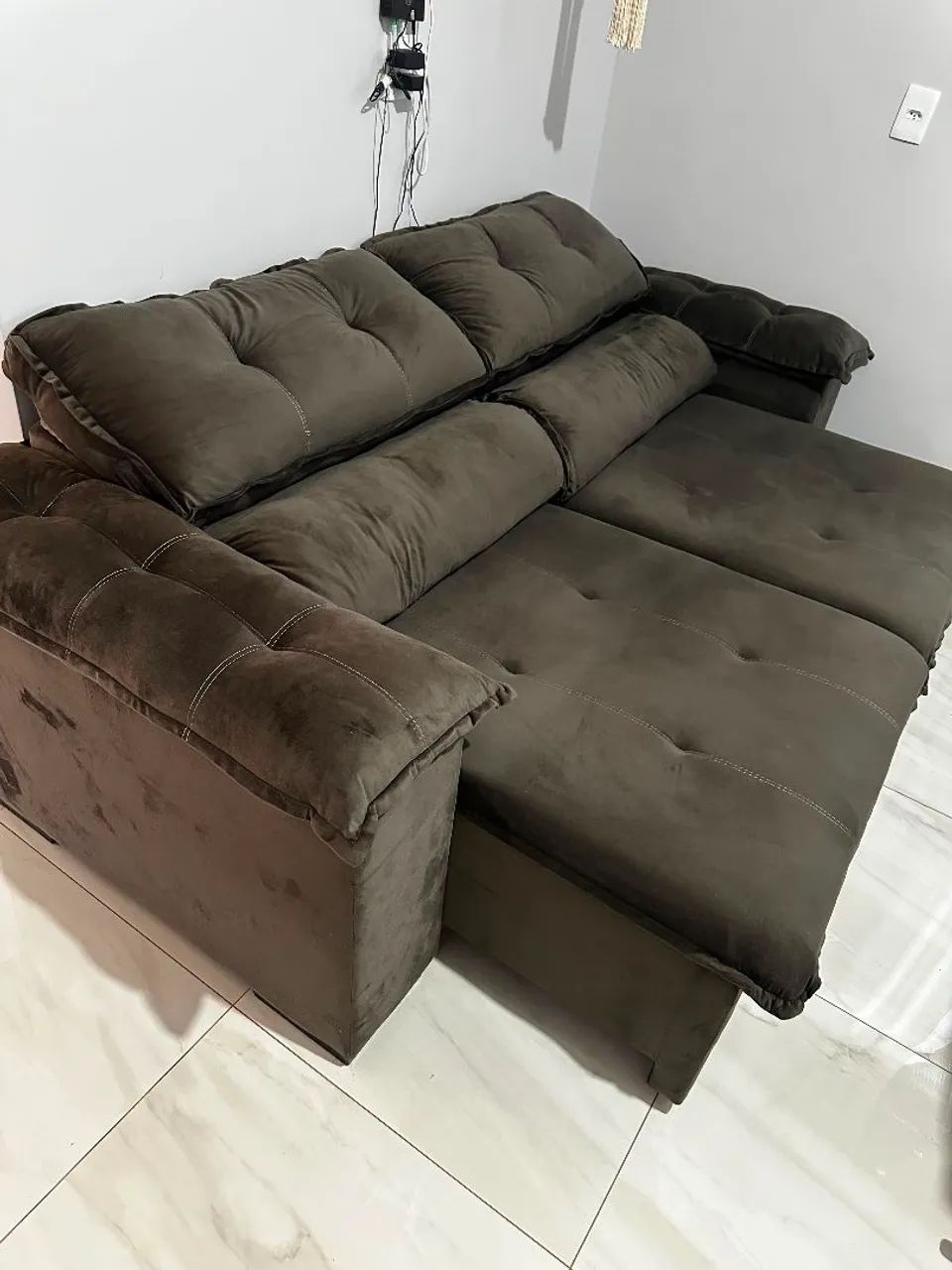 Vendo sofá retrátil e reclinável de 3 lugares, seminovo.  - Foto 4