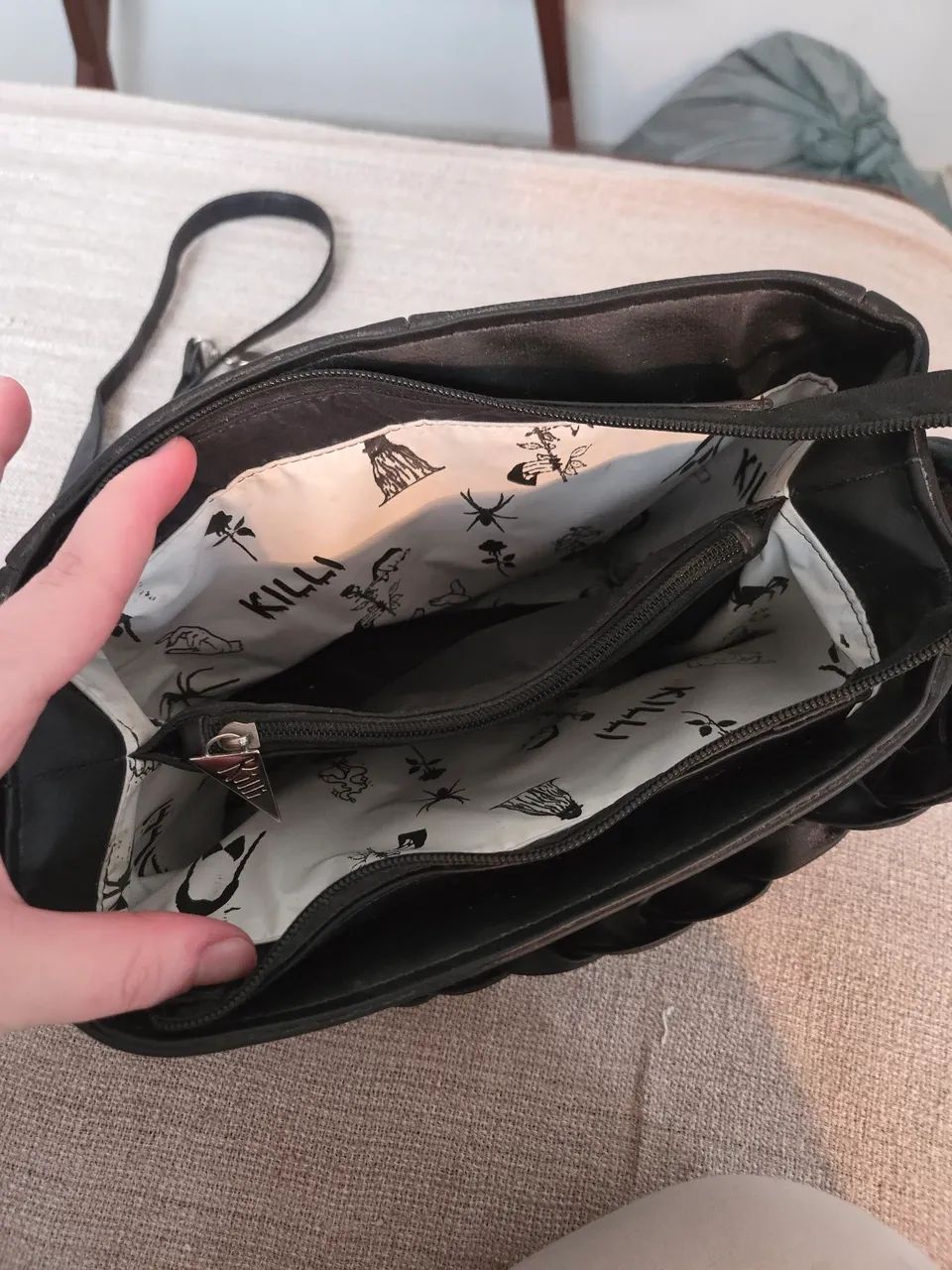 Bolsa Killi Wandinha Preta - Foto 4