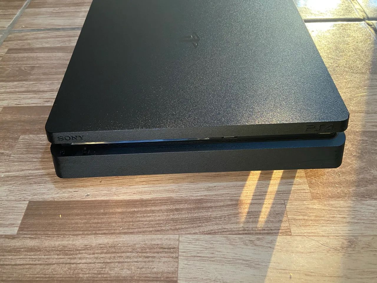 Ps4 slim 500GB 2 manetes  - Foto 3