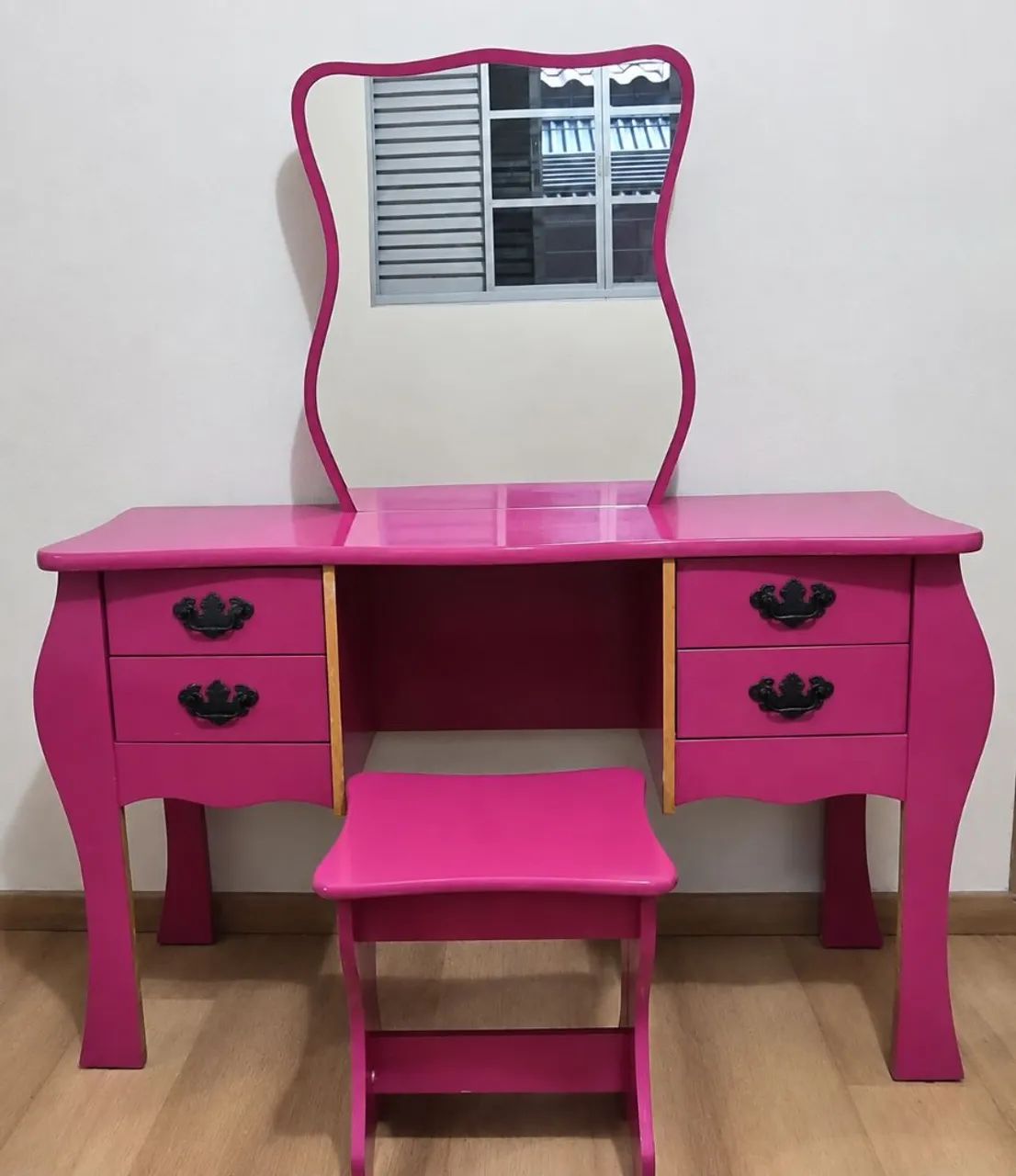? Penteadeira com espelho + Banquinho 450,00 reais
