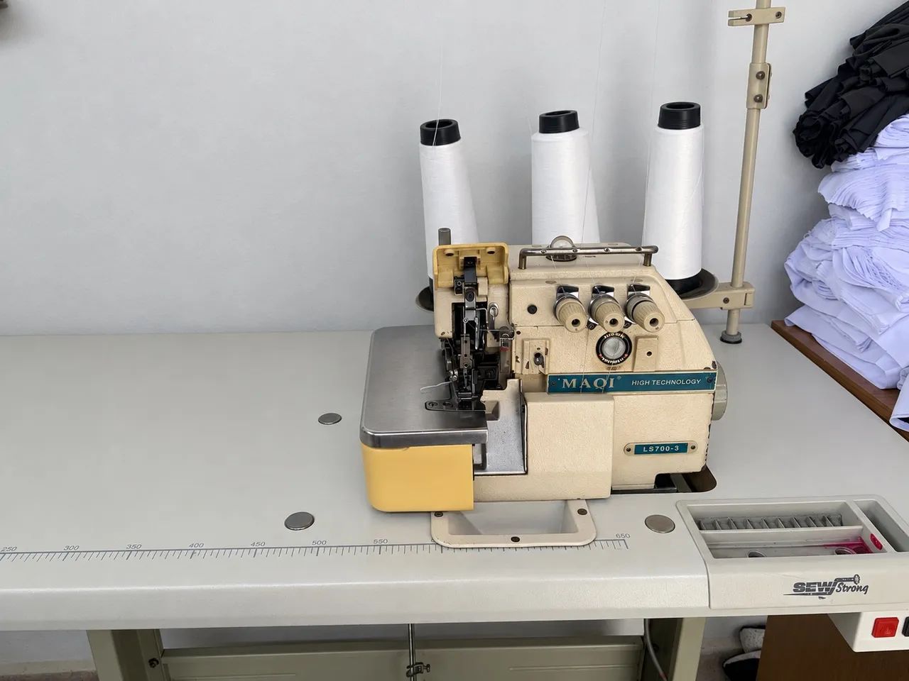 Overloque industrial 3 fios MAQI LS700