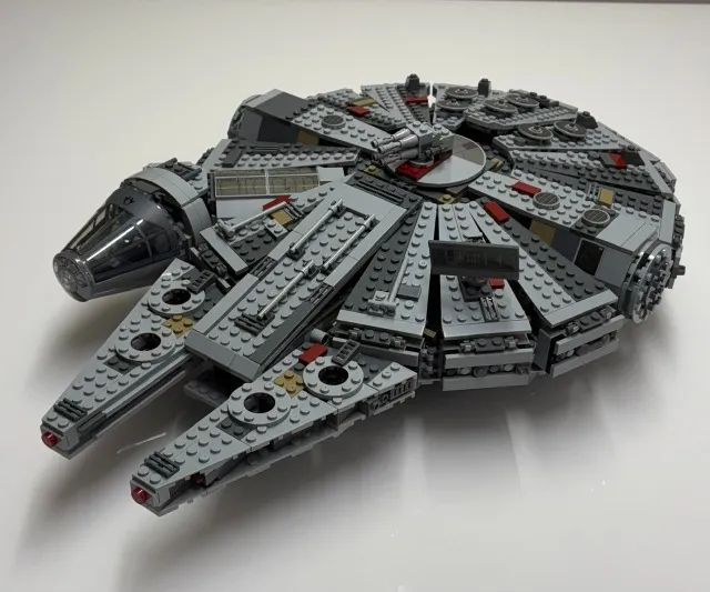 Millennium Falcon 1381 peças Montada Usada-Não é LEGO 75105 - Foto 3