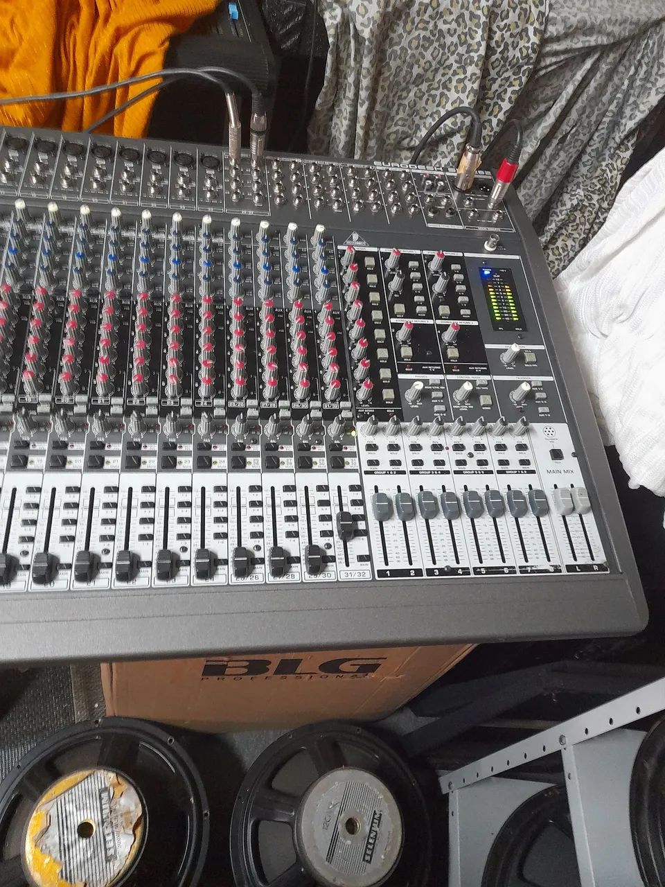 MESA BERHRINGER 32 X8 ESTADO DE NOVA  - Foto 2