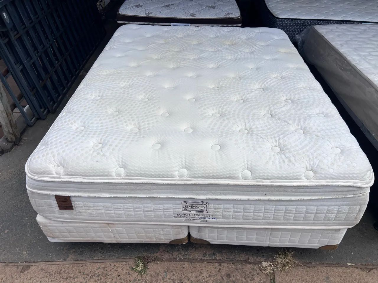 Cama Box Queen Simmons