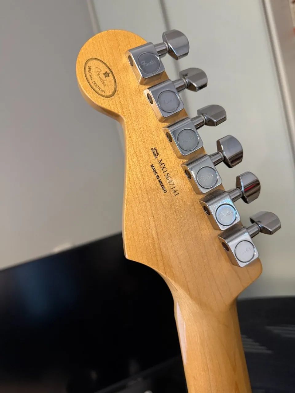Guitarra FENDER Special Edition com Kit Seymour Duncan