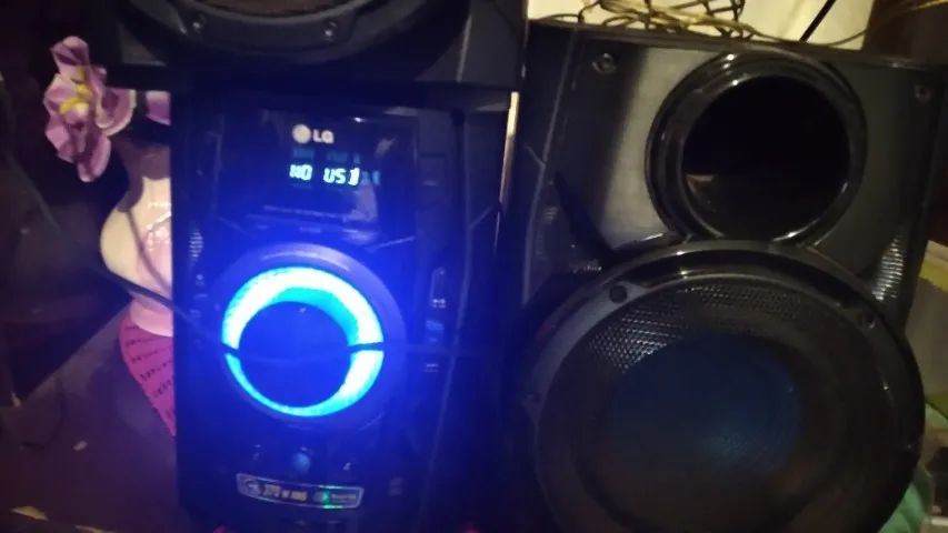 Som funcionando  da LG com 3 caixa uma dlas e sub - Foto 3