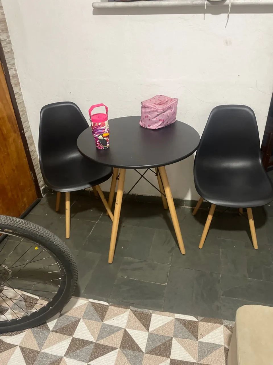 Mesa com quatro cadeiras redonda Efiel - Foto 2