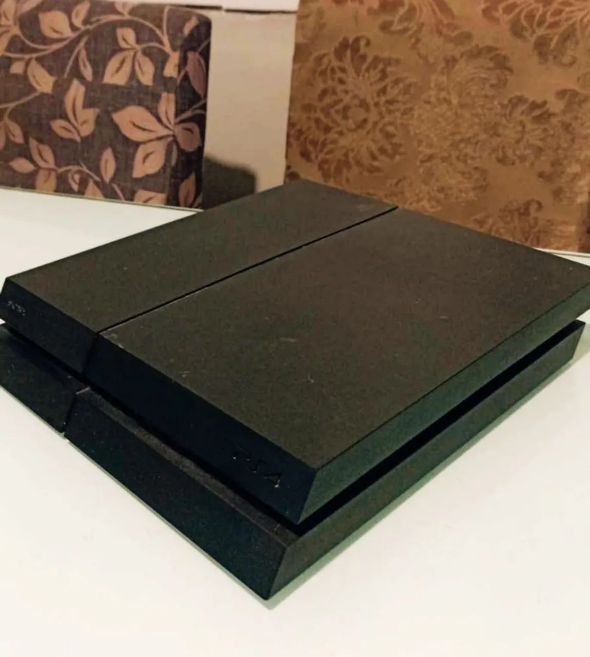 PS4 500 GIGA + 2 CONTROLES COM BASE DE CARREGAMENTO 