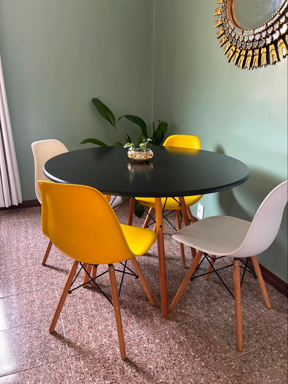 Conjunto Mesa Redonda + Cadeiras Eames Eiffel (Largura 1,10 m) - Foto 2