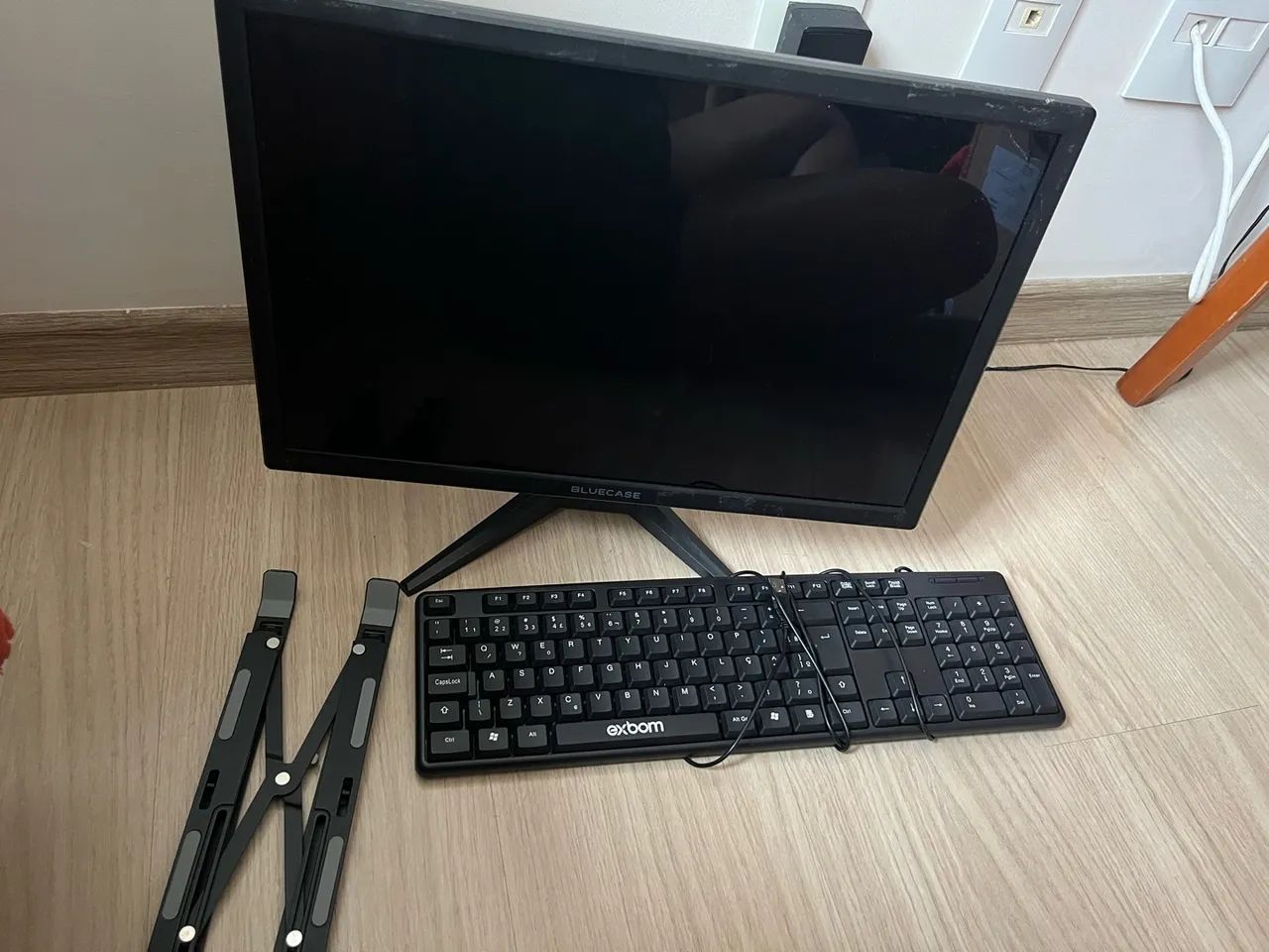 Tela de 20 polegadas + suporte de notebook + teclado cabo usb 
