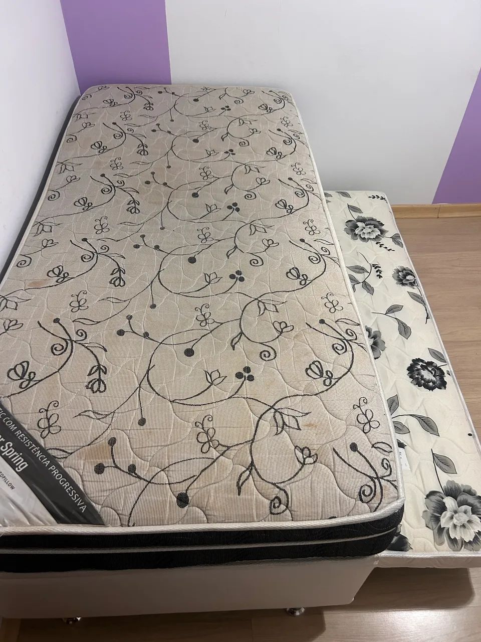 Cama box com baú solteiro  e cama auxiliar 
