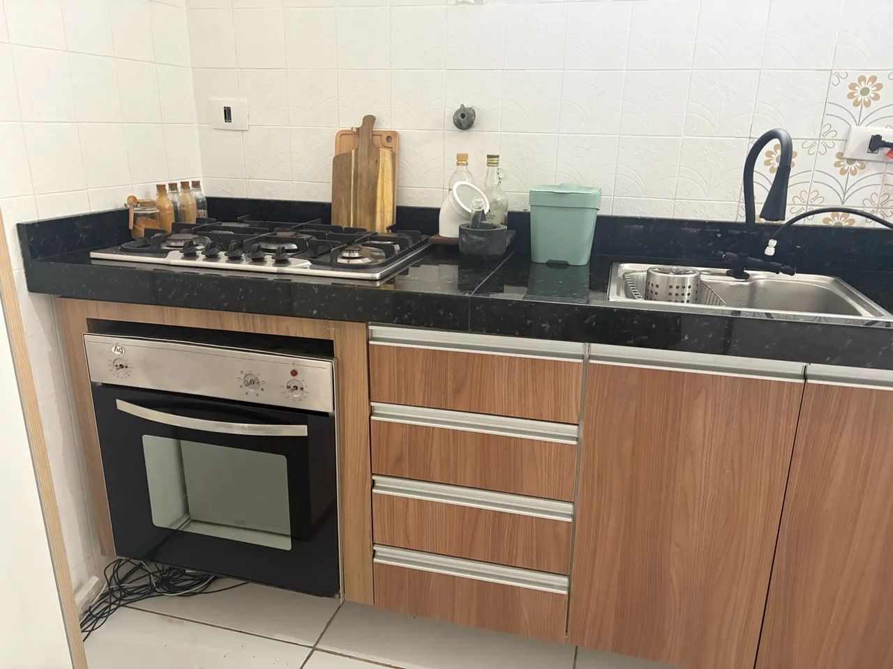 Bancada em mármore com gabinete, inclui Cuba e torneira  - Foto 4