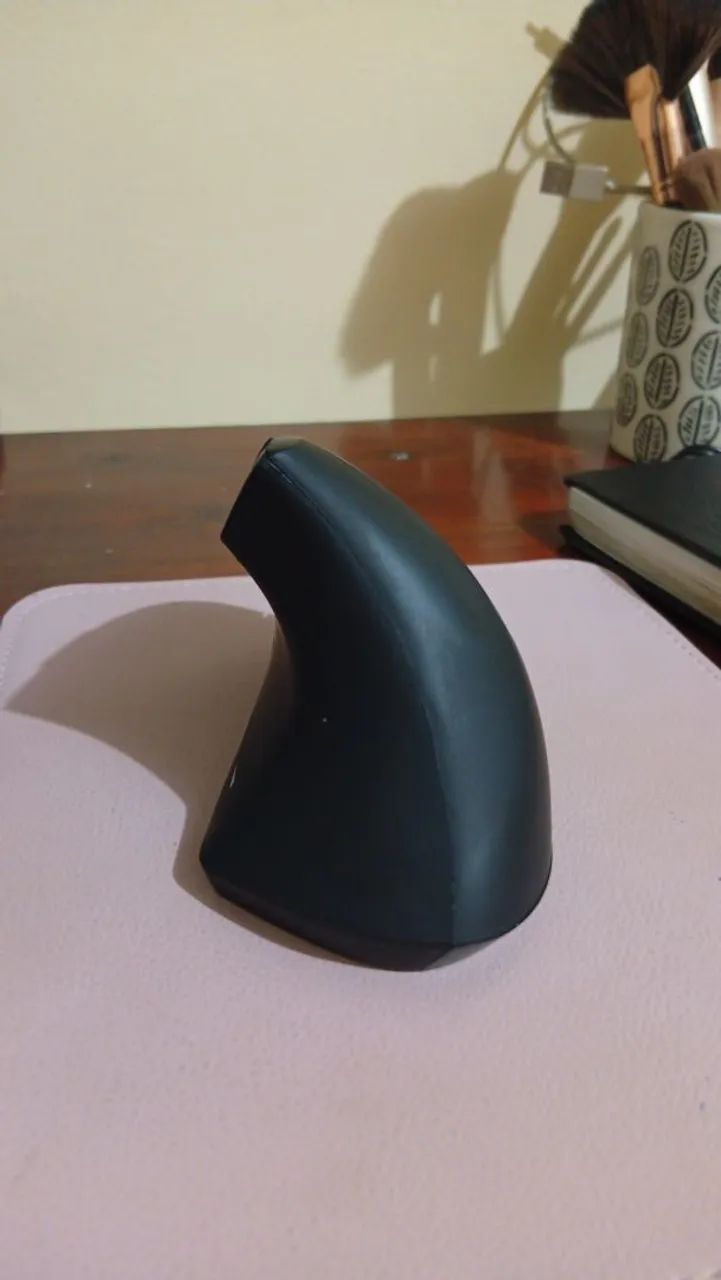 Mouse ergonômico recarregável