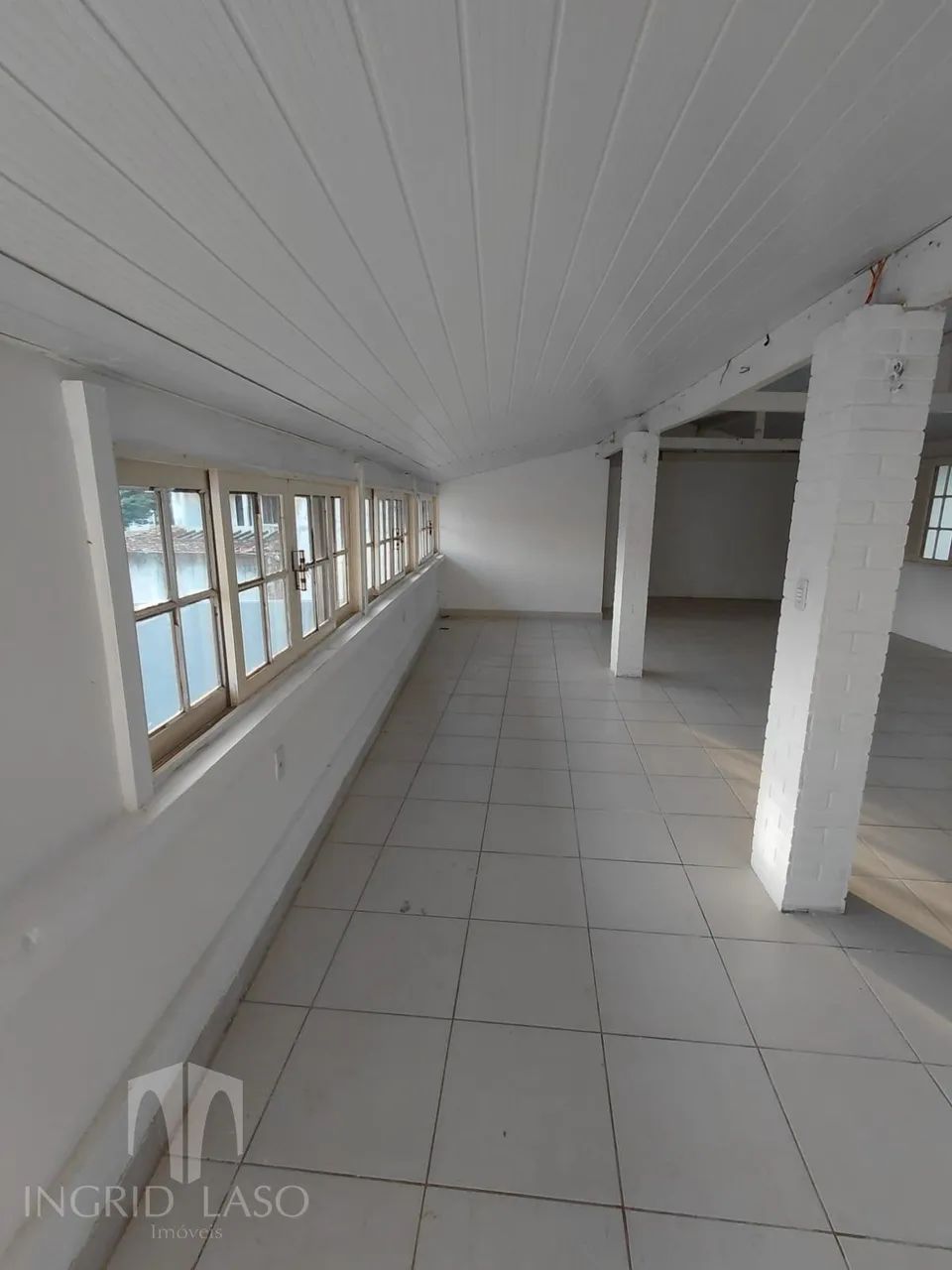 Ponto Comercial nos Cavaleiros | 6 Vagas e 360m² - Foto 2