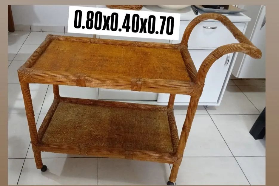 Aparador com rodinhas 