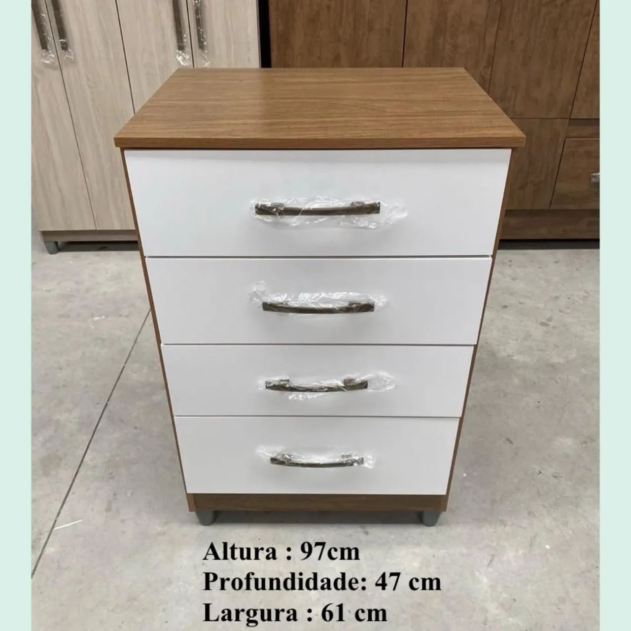 Cômoda com 4 gavetas - entrego 
