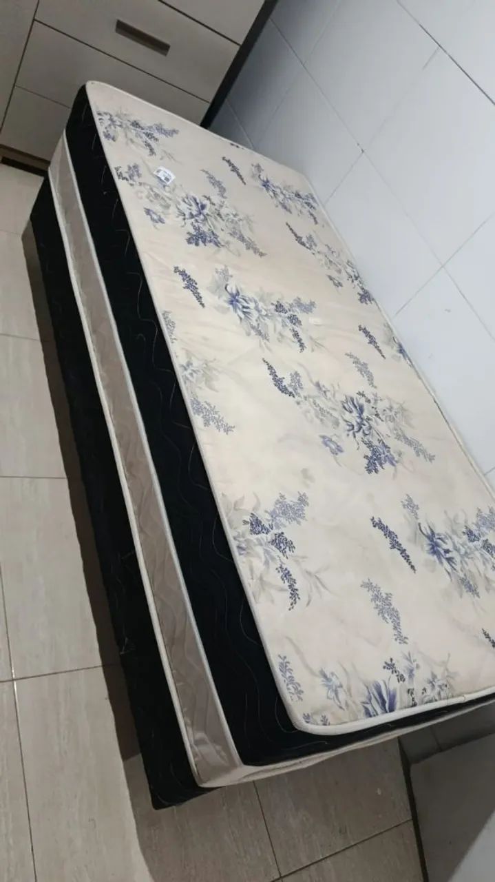 Vende se, sofá armário guarda roupa.