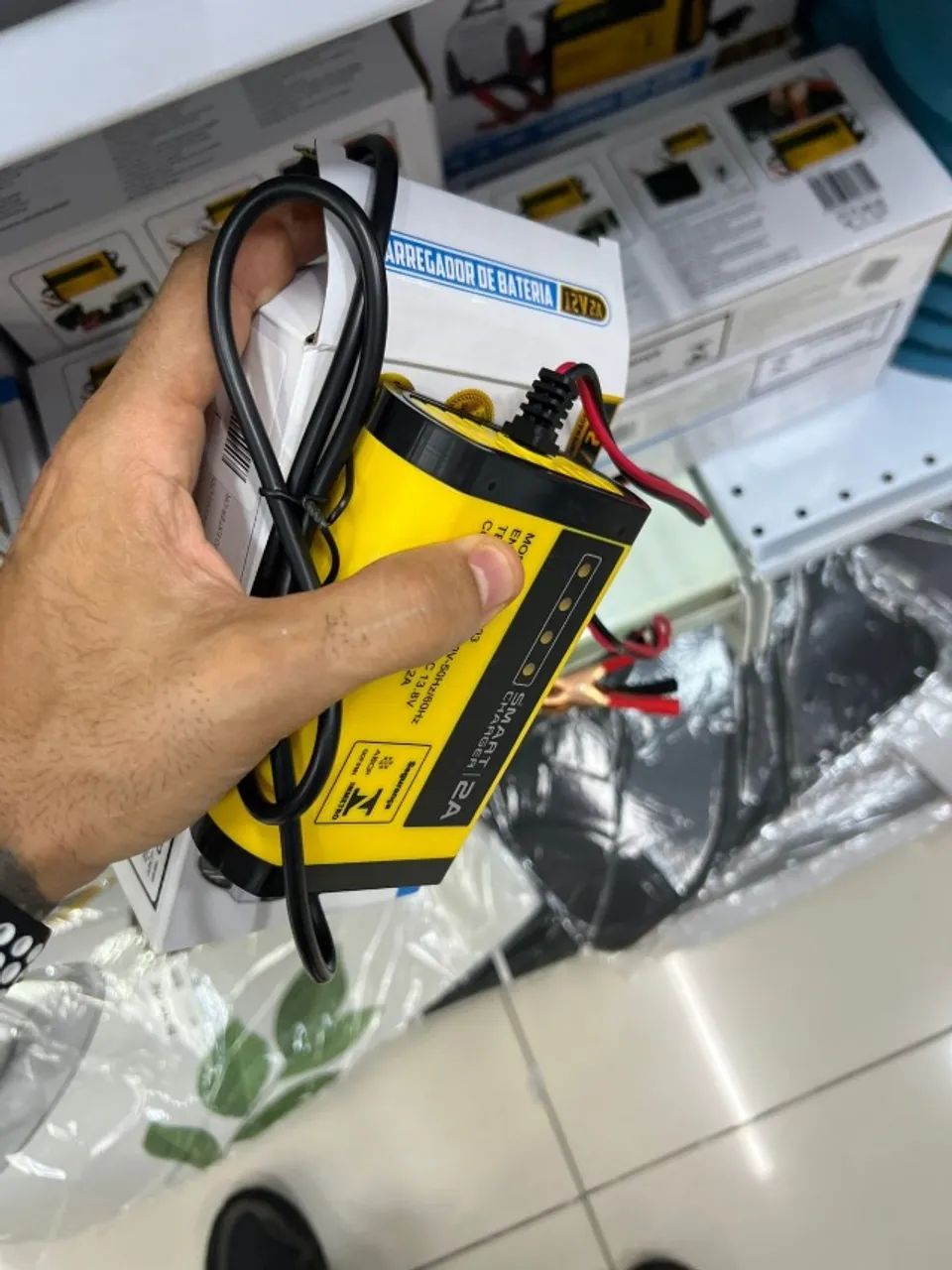 Carregador de Bateria 12V 2A Digital Portátil Bivolt Carro Moto - Foto 3