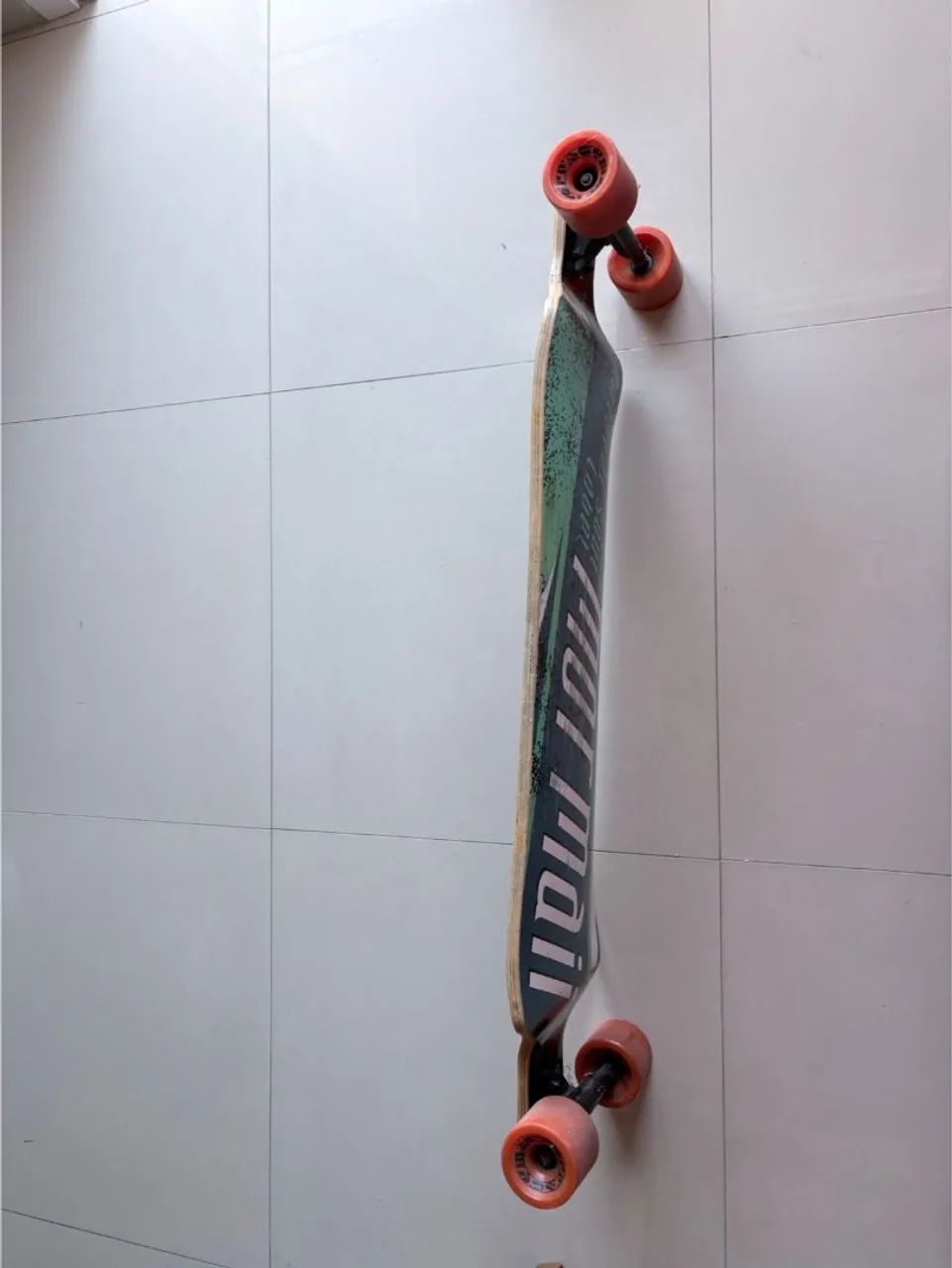 Longboard Drop-Through - Estável e Perfeito pra Descida - pouco uso <br> - Foto 2