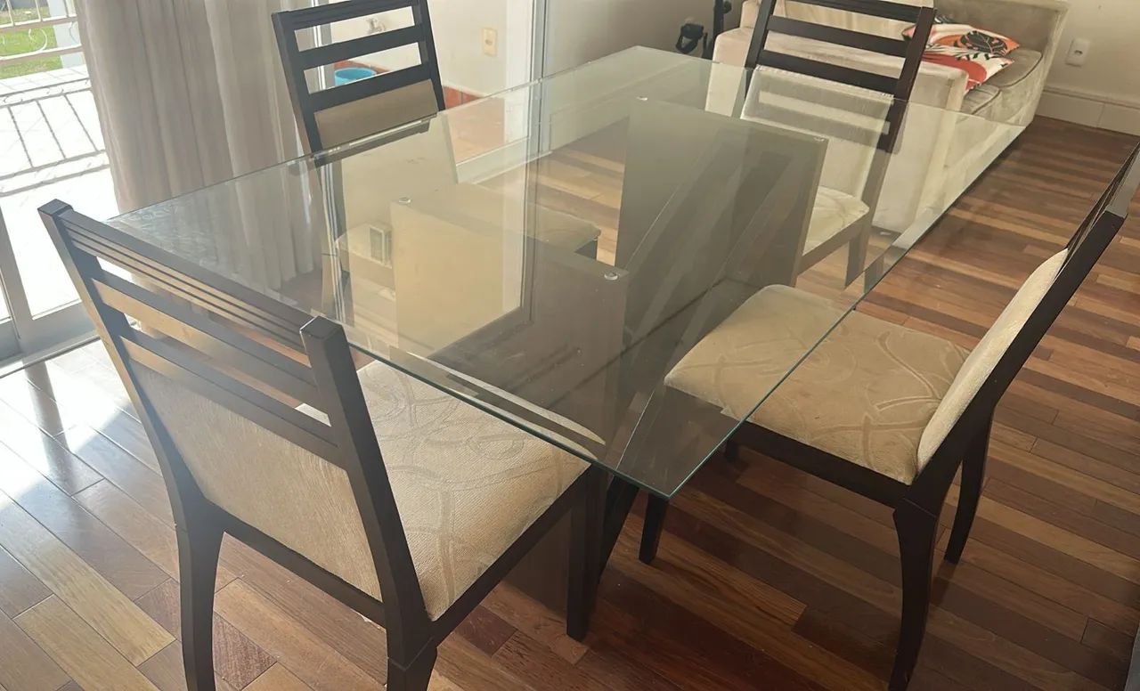 Mesa de Vidro com 4 Cadeiras e Sofá - Foto 2