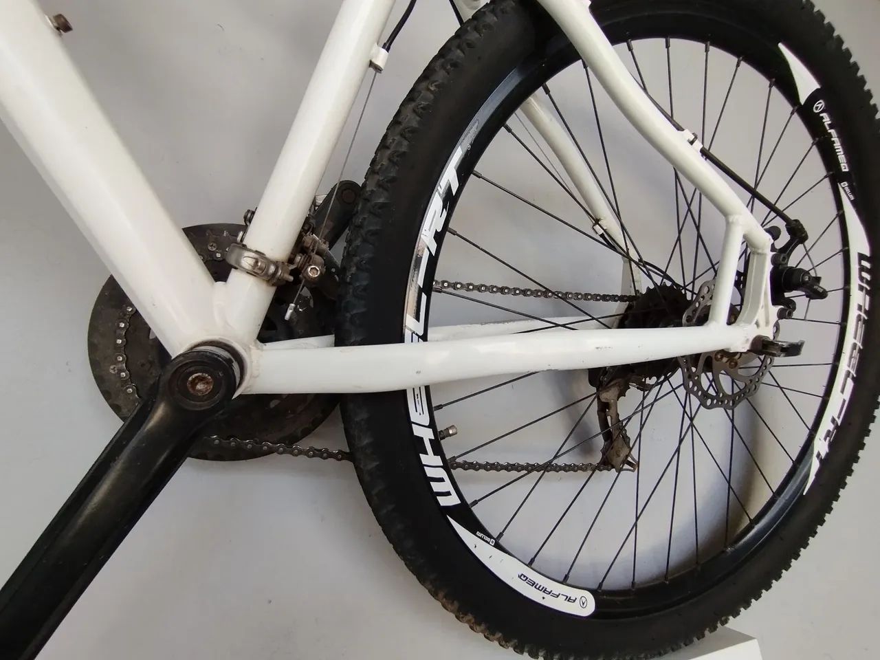 VENDO BIKE ARO 29 QUADRO DE ALUMÍNIO - Foto 2