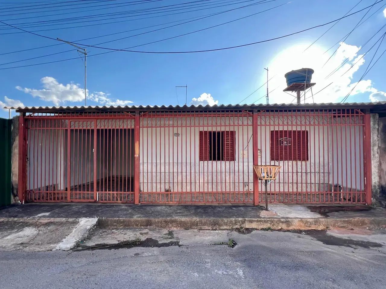 VENDO CASA COM 2 QUARTOS NA QNP 15 DO P NORTE