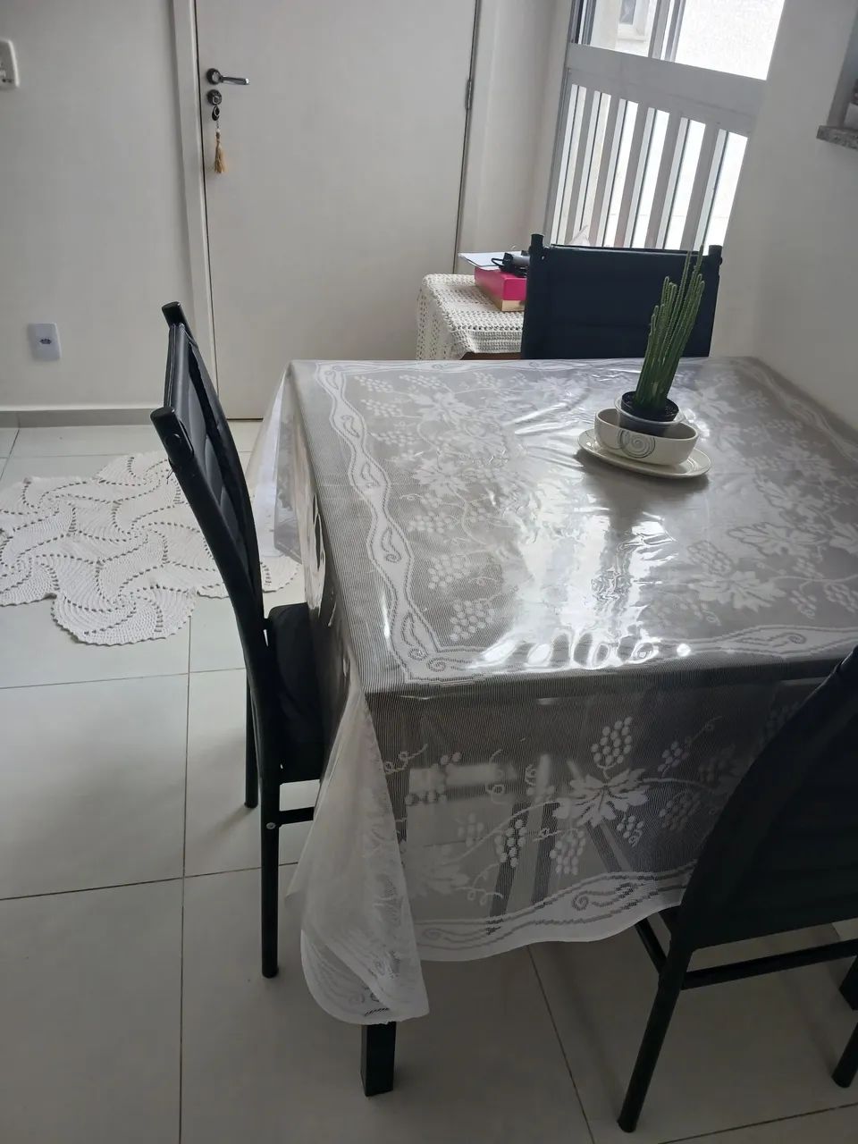  mesa 4 cadeiras usada