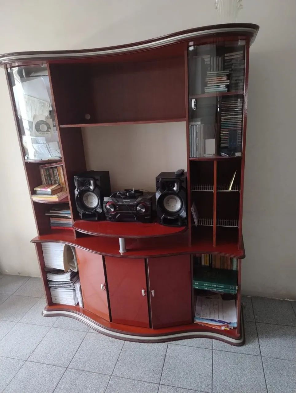Vendo Estante + mesa de madeira com abajur. R$ 700,00 - Foto 2